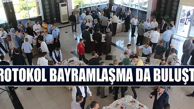 Protokol bayramlaşma da buluştu