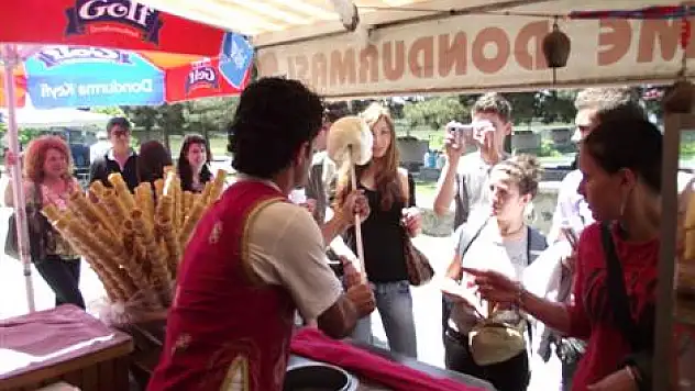 Maraş dondurmasına büyük ilgi!..