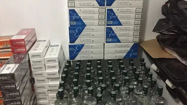 Yolcu otobüsünde kaçak sigara ve içki ele geçti