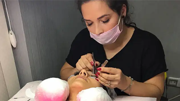 Kirpik yaptırırken gözlerinizden olmayın