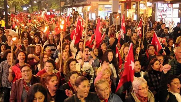 Samsun'da fener alayı yürüyüşü