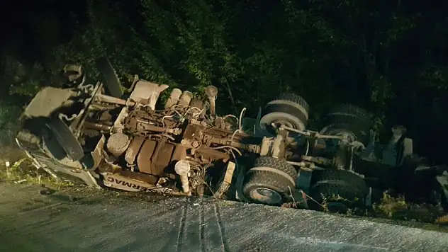 Salıpazarı'nda Beton Mikseri Devrildi