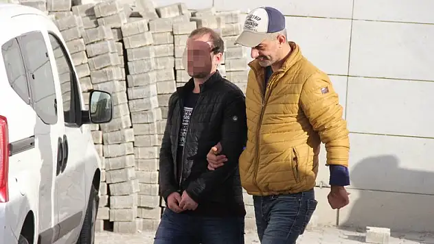 Çaldığı ürünleri internetten satmaya kalkınca polise yakalandı