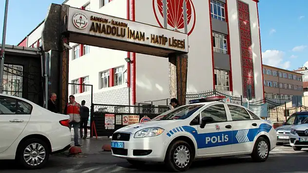Samsun'da lisede bıçaklı kavga: 1 yaralı