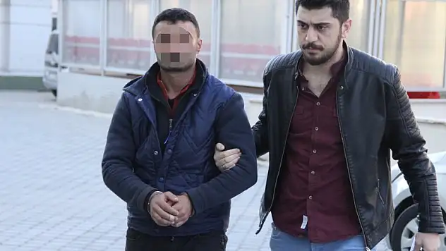 Parkta uyuşturucu sattığı iddia edilen genç tutuklandı