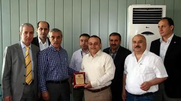 Gazi'ye sağlık desteği için plaket