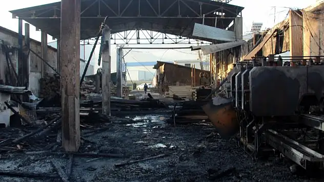 Küle dönen fabrikada 2 milyonluk zarar var