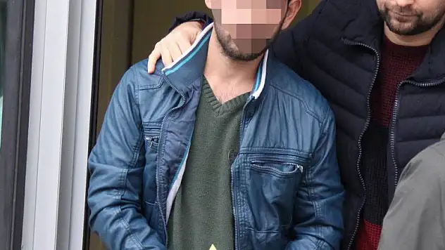 Polisi görünce uyuşturucuyu yere attı, tutuklandı