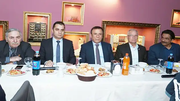 Genç , basınla buluştu