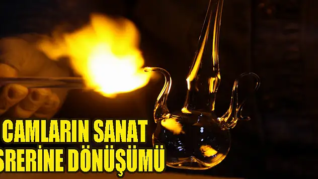 Topladığı atık camları birer sanat eserine dönüştürüyor