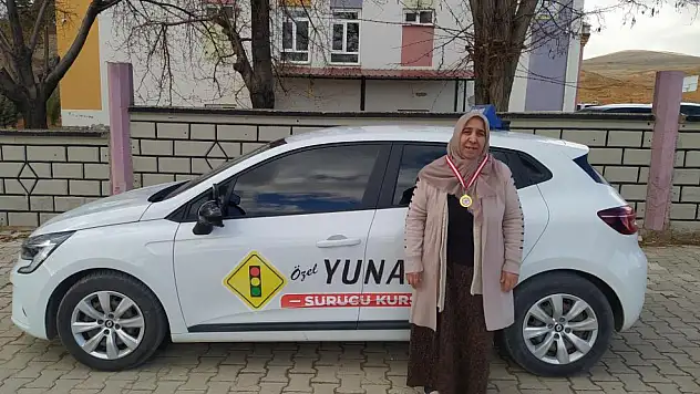 60 yaşında ehliyet sahibi oldu