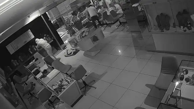 600 bin dolar değerinde ziynet eşyası çaldı