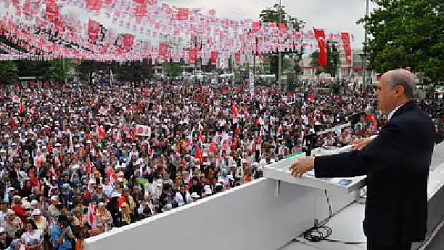 Bahçeli: Başbakan milleti kandırıyor