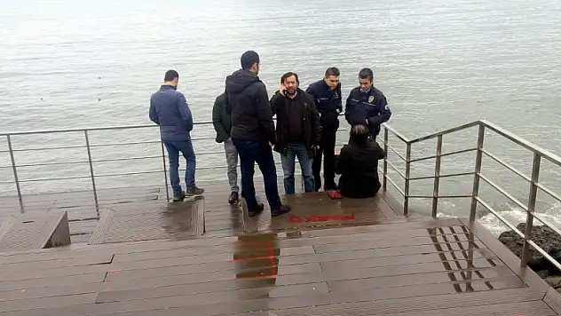 Alkollü kadın polislere zorluk çıkardı 