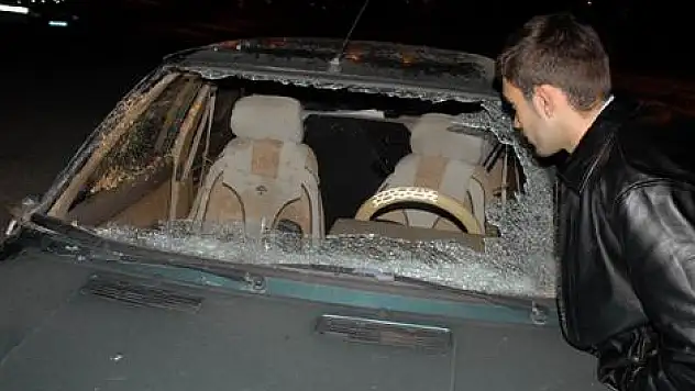 Otomobil bisiklete çarptı