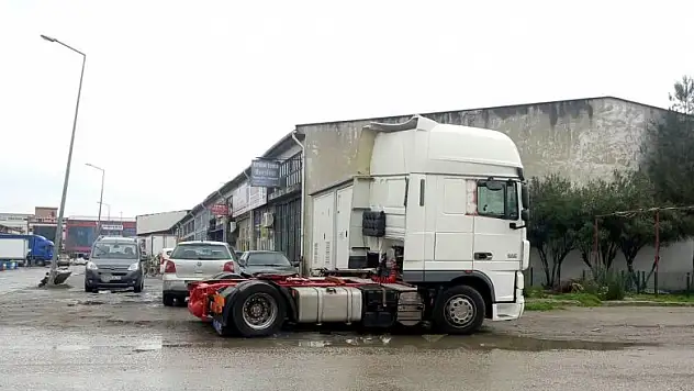 Samsun'da tırın dorsesi çalındı