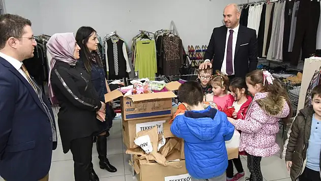 Tekkeköy Hayır Çarşısının Küçük Ziyaretçileri