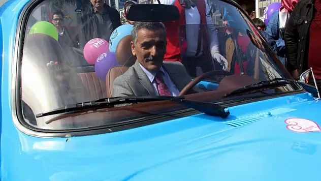  Vali Kaymak 'Vosvos' ile çocukları gezdirdi 