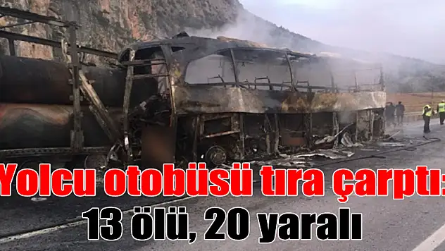 Yolcu otobüsü tıra çarptı: 13 ölü, 20 yaralı