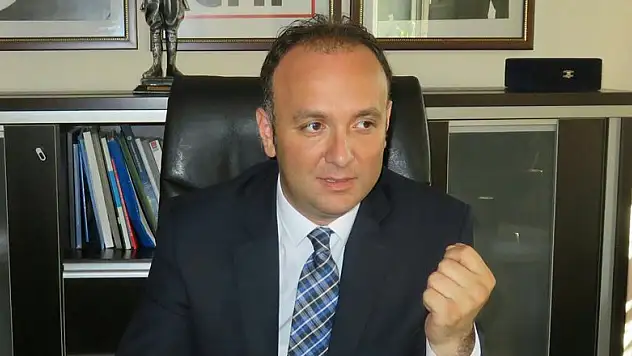 AKCAGÖZ' SİYASİ İKTİDAR, SAĞLIK ÇALIŞANLARINI TEHDİT EDİYOR'