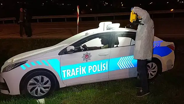 Maket trafik polis araçlarının tepe lambalarını çaldılar 