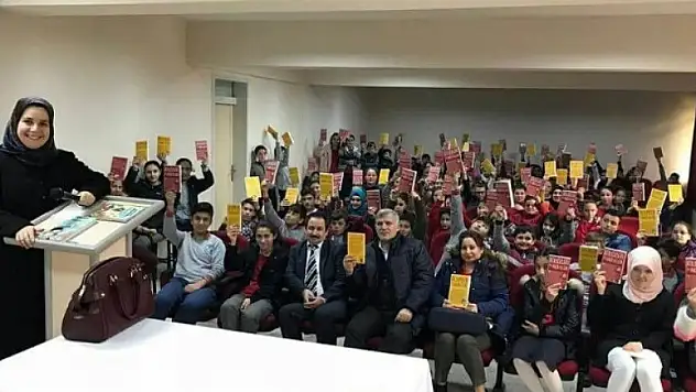 KIZILOT ÖĞRENCİLERİ YAZAR ARVAS'LA BULUŞTU