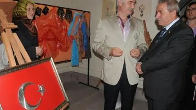 Demirtaş'a Filografili bayrak hediyesi