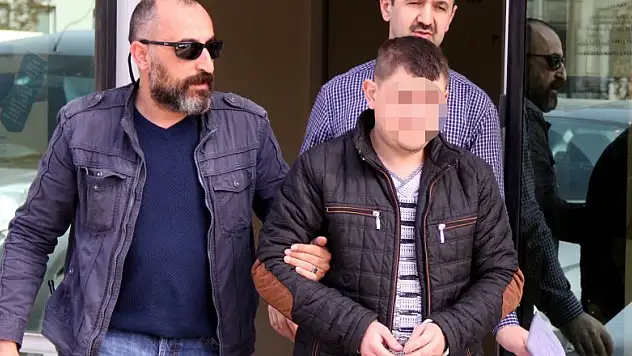 Tramvayda kadın ve kız çocuklarının gizlice fotoğrafını çeken genç tutuklandı 