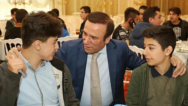 BAŞKAN GENÇ: ŞEHİR OLARAK BİLGİ ÜRETMELİYİZ