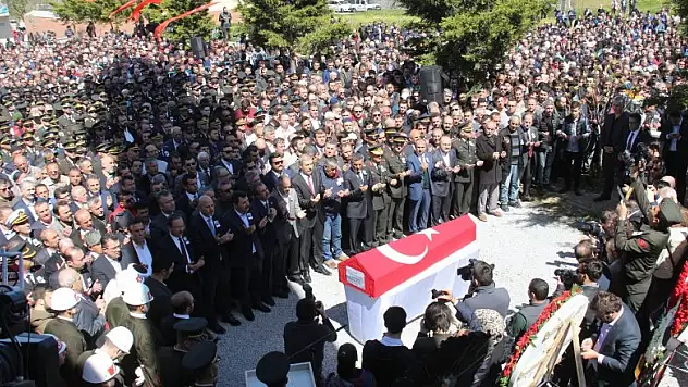 Şehit Pehlivan'ı son yolculuğuna binler uğurladı