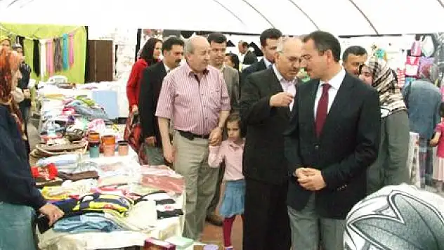 Sevgi Dolu Eller ihtiyaç sahibi öğrencilere uzanıyor