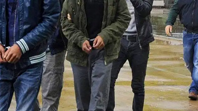 10 muvazzaf asker ve bir polis gözaltına alındı 