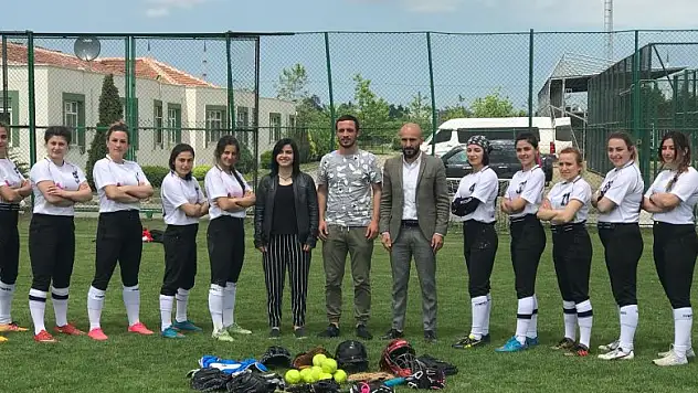 Softbol'da 1. etap tamam