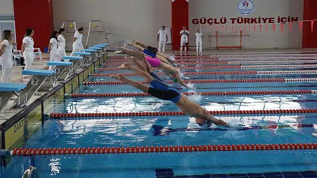Küçükler Yüzme Türkiye Şampiyonası Başladı