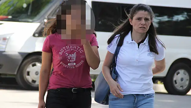 Genç kız girdiği evden giyim eşyası çaldı 