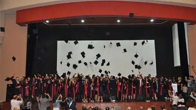 ÇARŞAMBA'DA MEZUNİYET COŞKUSU