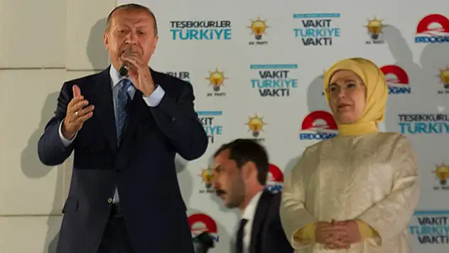 Başkan Erdoğan tarihî balkon konuşması yaptı