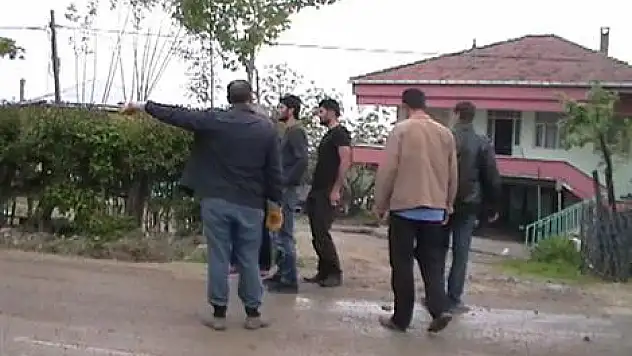 Heyelan yıkıp geçiyor