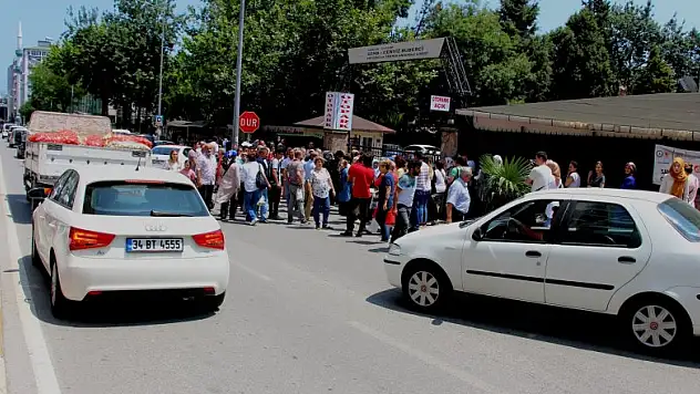 Yolun trafiğe kapatılmasını istediler