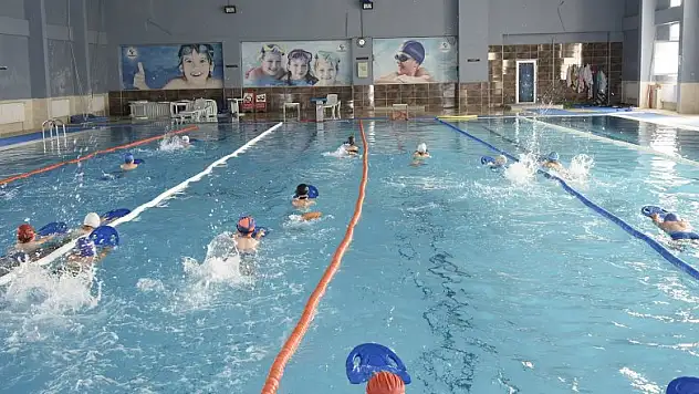 Tekkeköy Yüzme Havuzu dolup taşıyor