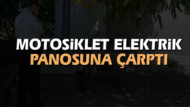 Motosiklet elektrik panosuna çarptı: 2 yaralı 