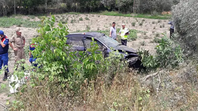 Düğünden dönen aile kaza yaptı : 1'i ağır 4 yaralı