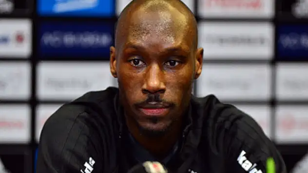 Beşiktaş'ta Atiba ile yeniden anlaştı