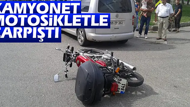 KAMYONET MOTOSİKLETLE ÇARPIŞTI: 1 YARALI