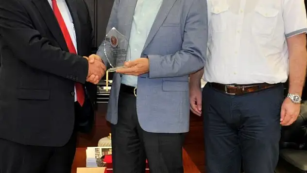 Samsun-Sinop Veteriner Hekimler Odasından Rektör Bilgiç'e plaket 