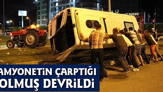 Samsun'da kamyonetin çarptığı dolmuş devrildi: 3 yaralı