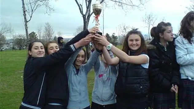 Bulutoğlu Anadolu Lisesi başarıya koştu