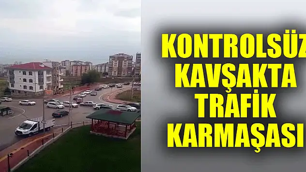 Kontrolsüz kavşakta trafik karmaşası 