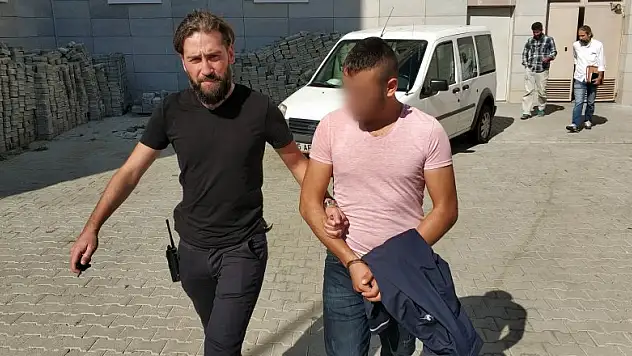 Bıçakla bir kişiyi ağır yaralayan genç adliyeye sevk edildi 