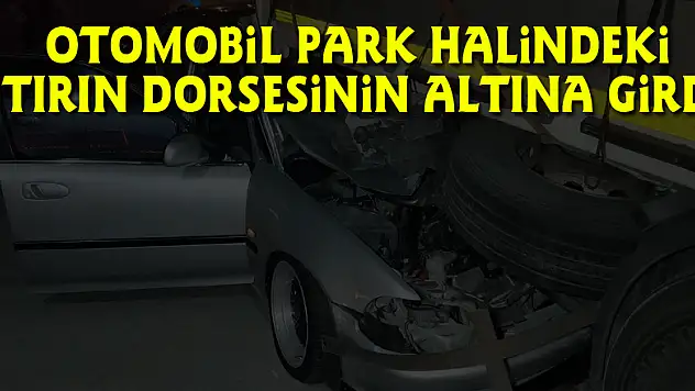 Otomobil park halindeki tırın dorsesinin altına girdi: 4 yaralı